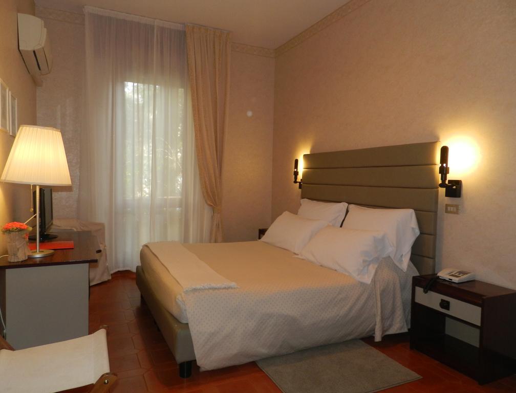Park Hotel Albisola Superiore Bilik gambar