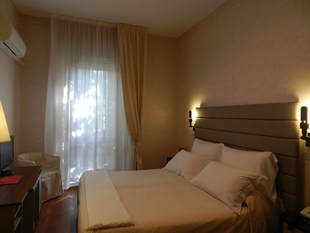 Park Hotel Albisola Superiore Bilik gambar